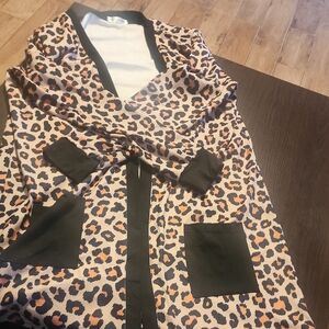 Chic Leopard Print Blazer with Black Trim